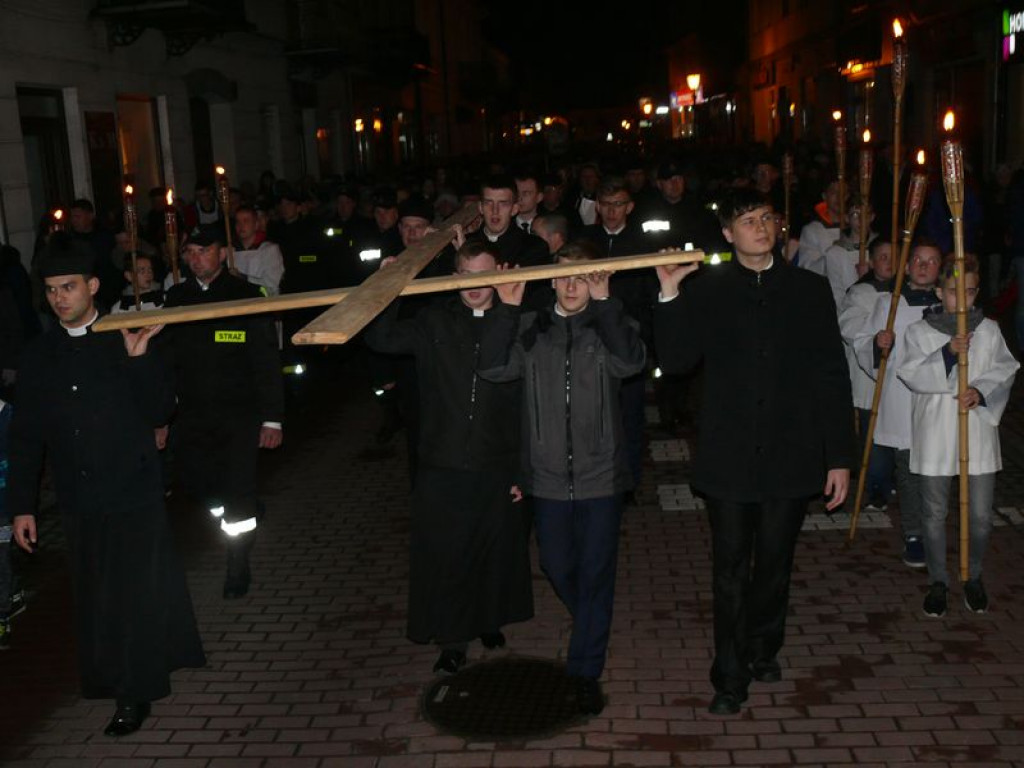 Za krzyżem ulicami Łowicza