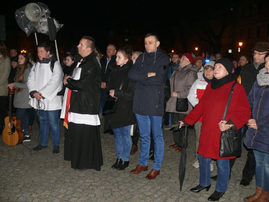 Za krzyżem ulicami Łowicza