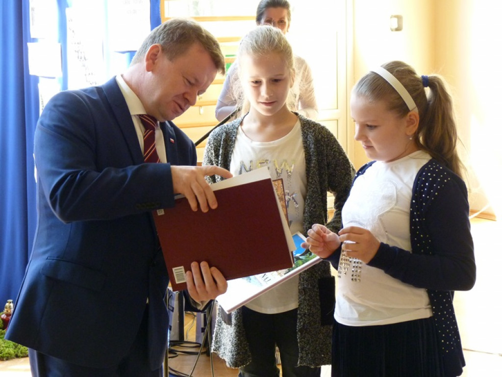 Łódzki kurator oświaty gościł w szkole w Dąbkowicach