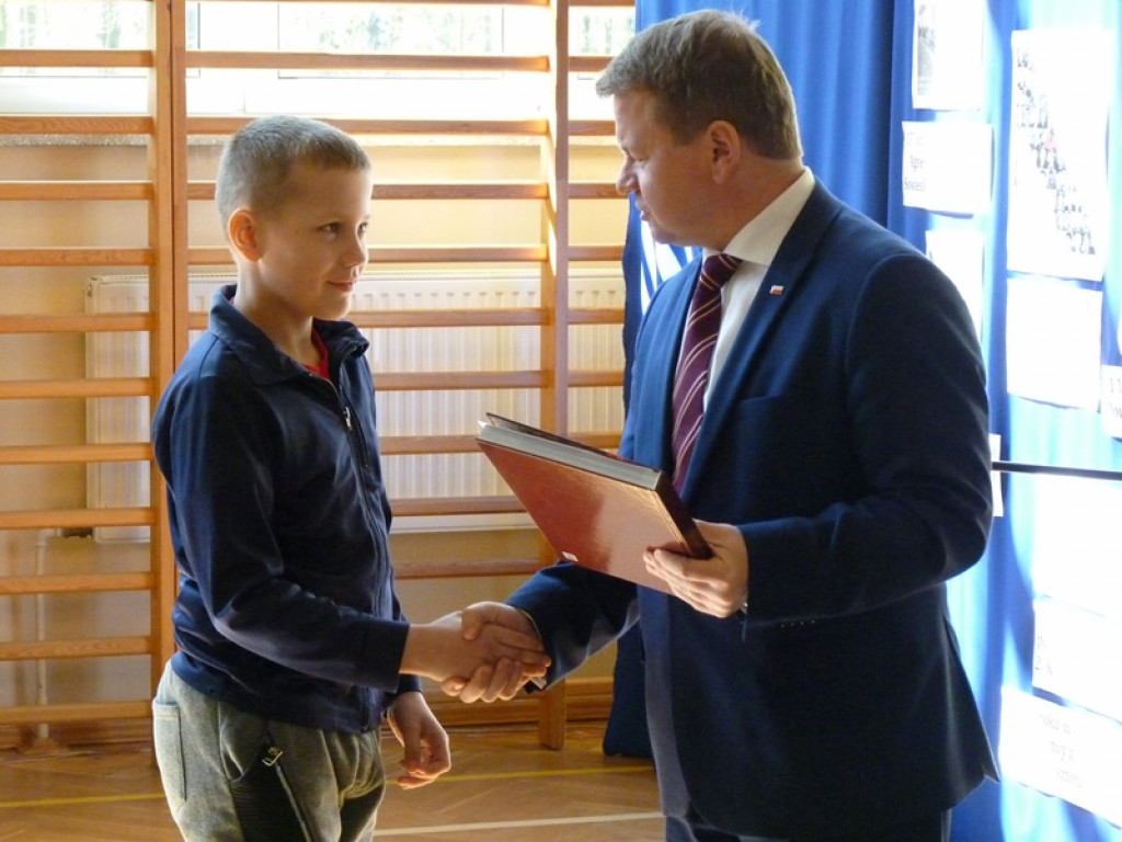 Łódzki kurator oświaty gościł w szkole w Dąbkowicach