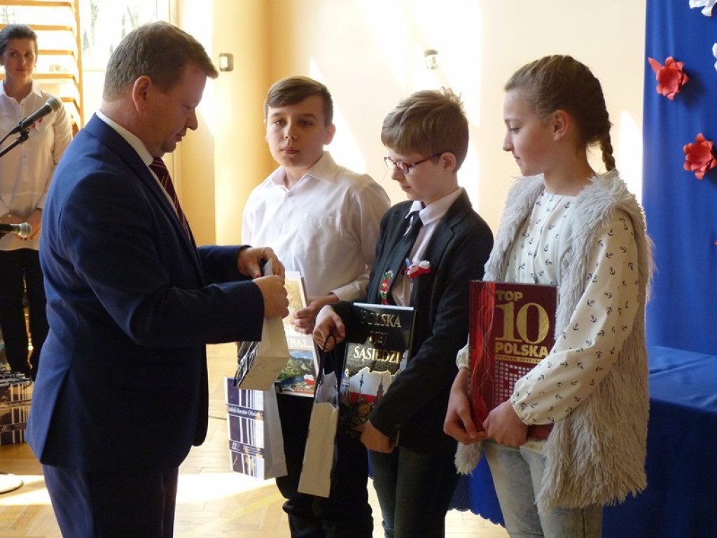 Łódzki kurator oświaty gościł w szkole w Dąbkowicach
