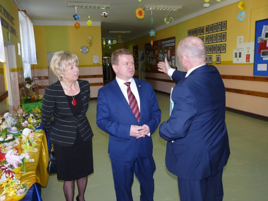 Łódzki kurator oświaty gościł w szkole w Dąbkowicach