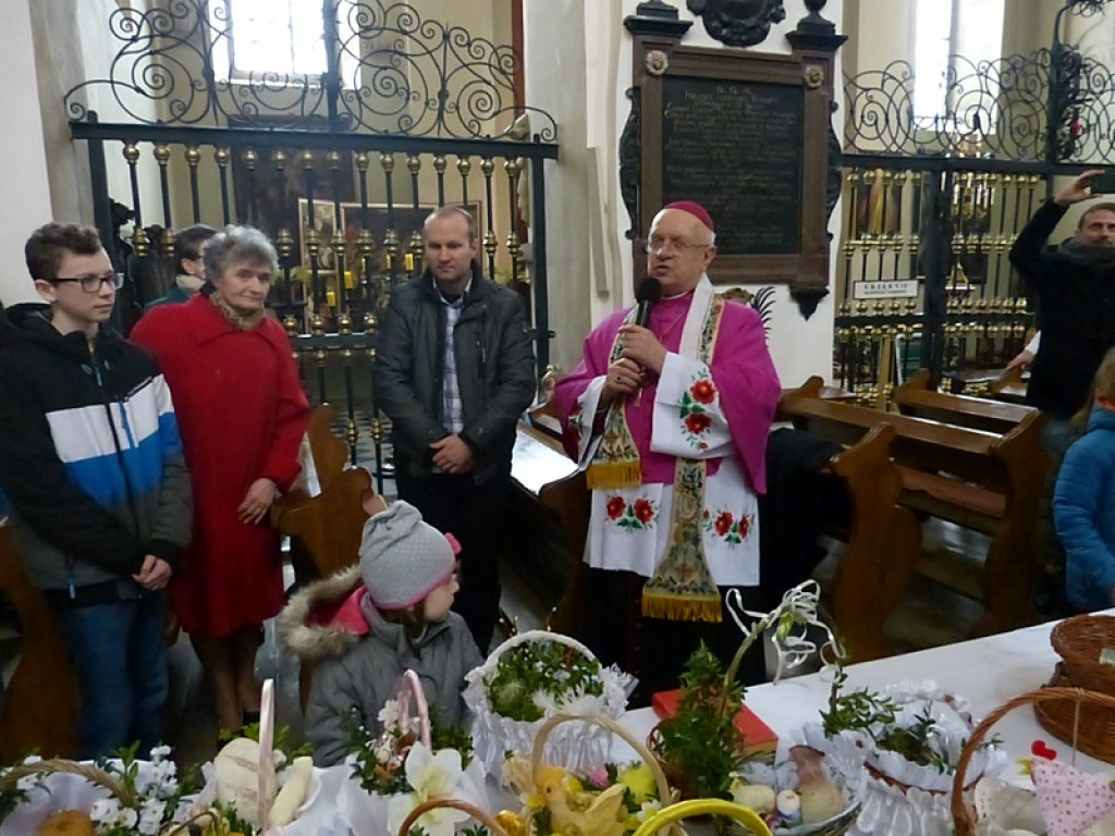 Bp Zawitkowski: Niech wszyscy cieszą się Wielkanocą
