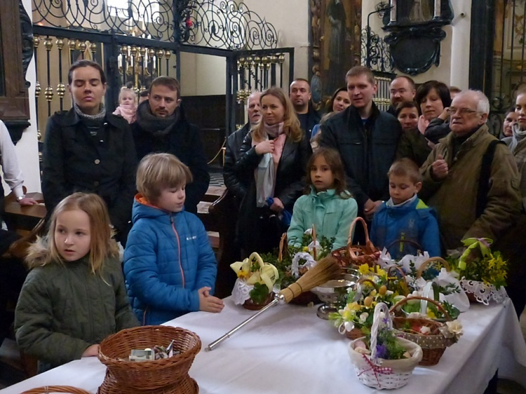 Bp Zawitkowski: Niech wszyscy cieszą się Wielkanocą