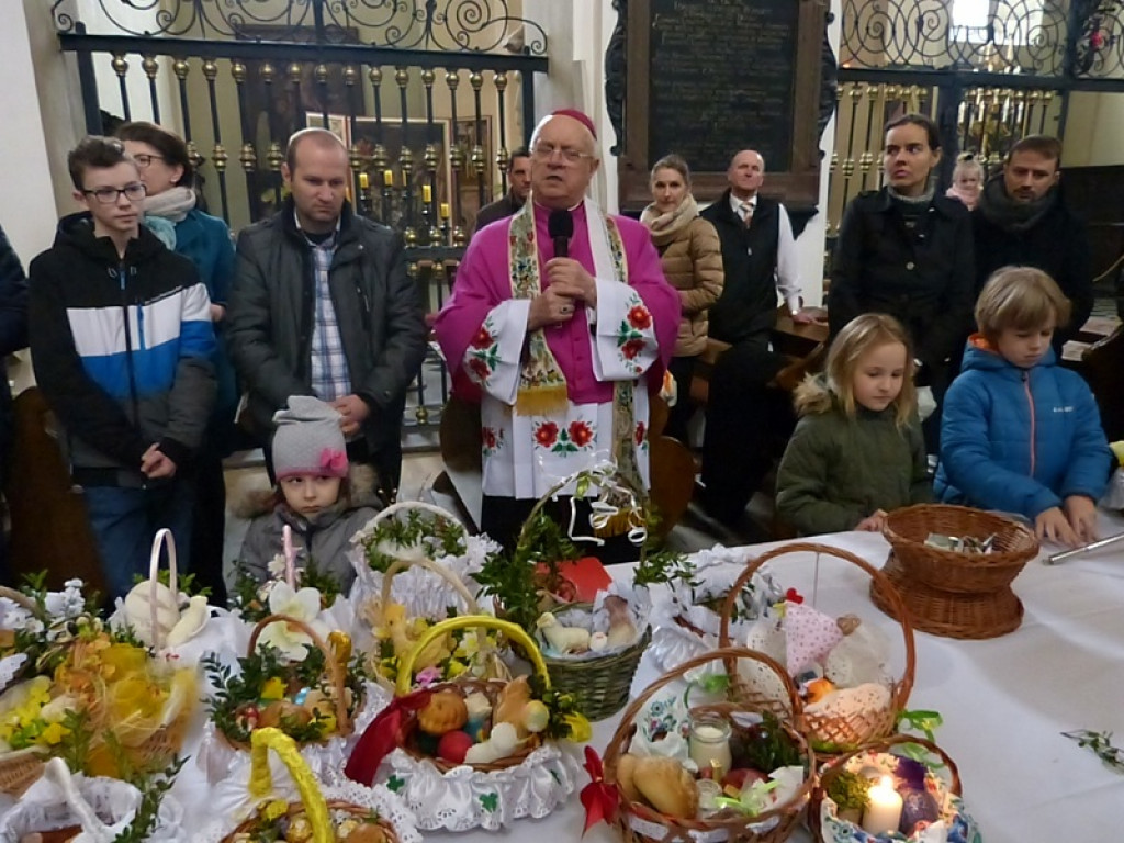 Bp Zawitkowski: Niech wszyscy cieszą się Wielkanocą
