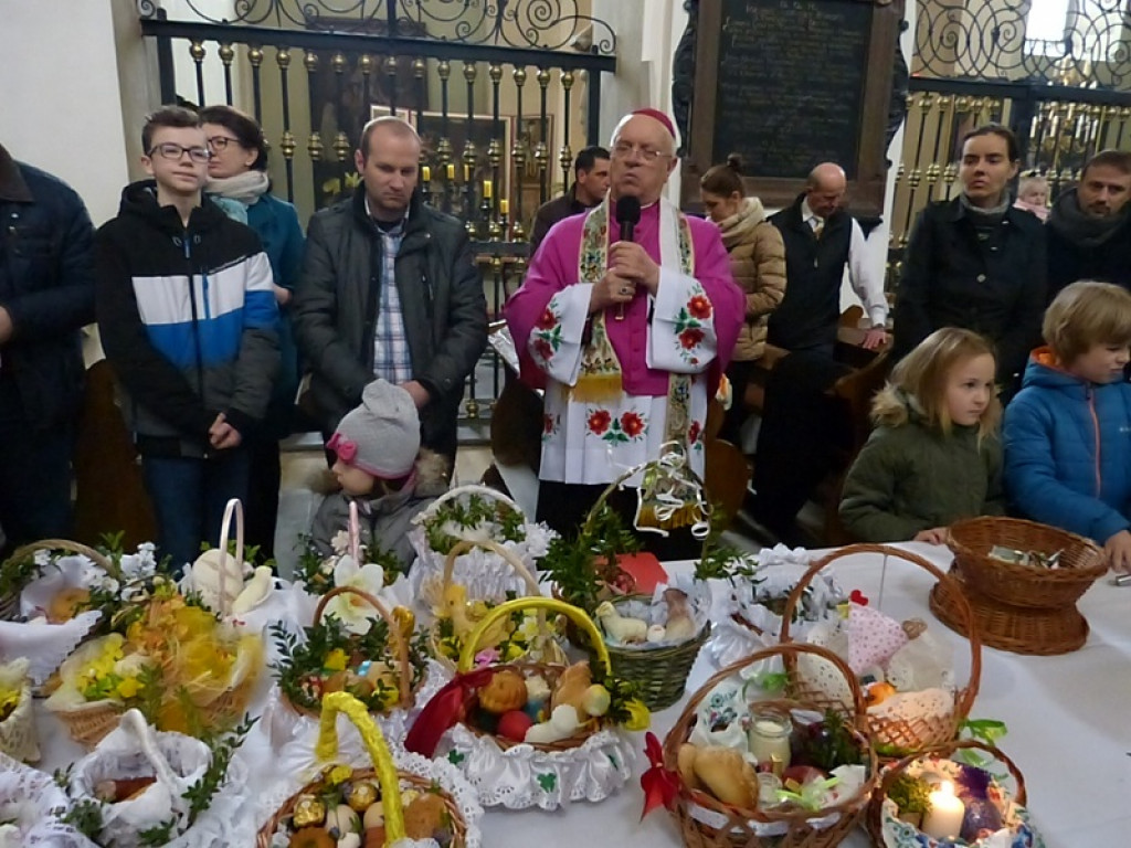 Bp Zawitkowski: Niech wszyscy cieszą się Wielkanocą