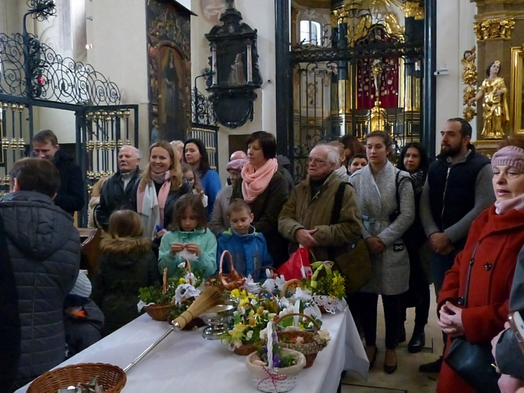 Bp Zawitkowski: Niech wszyscy cieszą się Wielkanocą