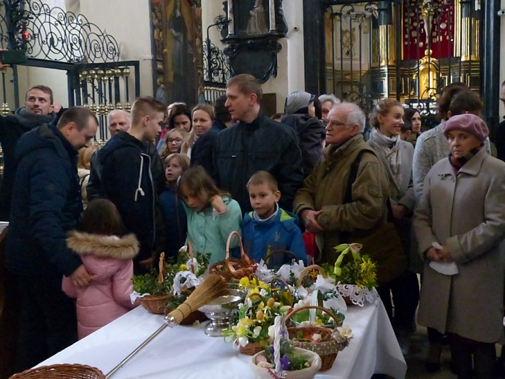 Bp Zawitkowski: Niech wszyscy cieszą się Wielkanocą