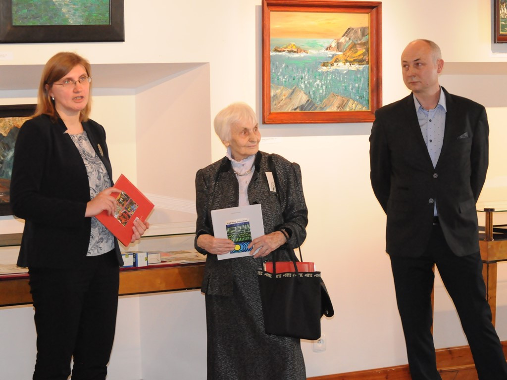 Wystawa Jerzego Leontiewa w łowickim muzeum. Sztuka czysta. Sztuka użytkowa