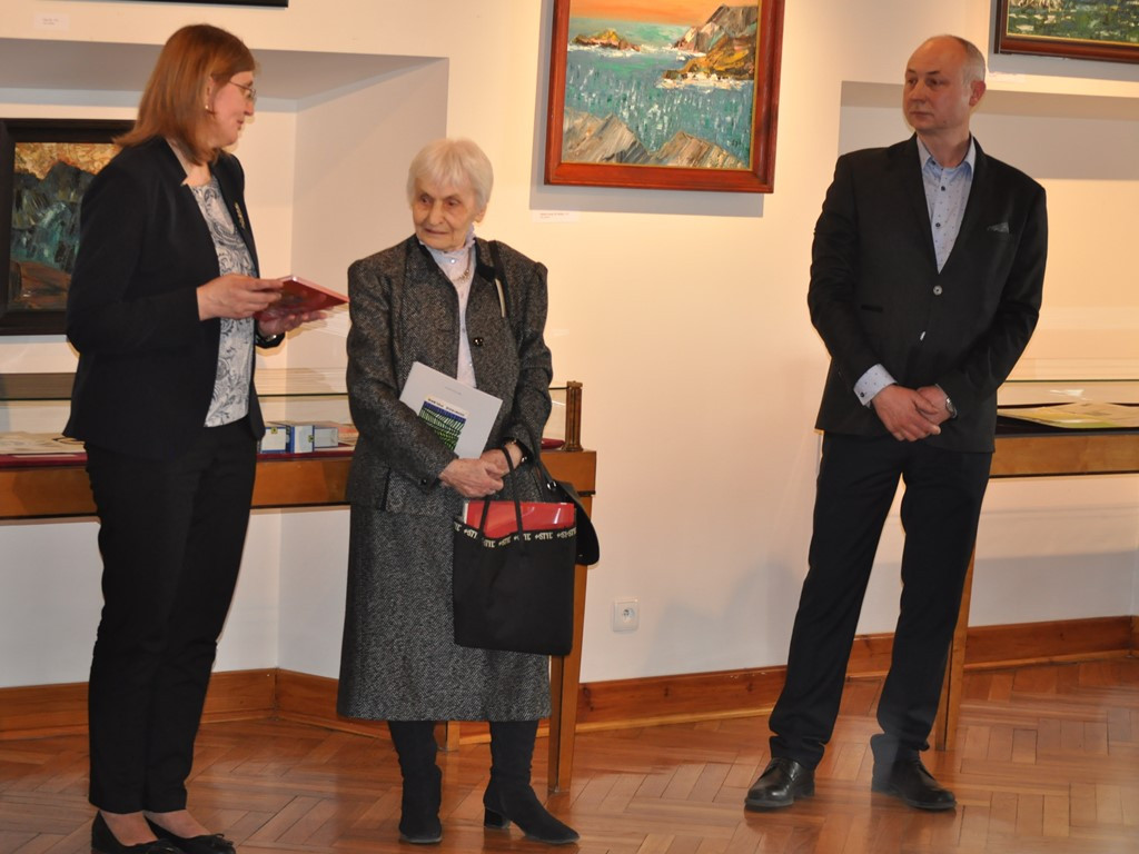 Wystawa Jerzego Leontiewa w łowickim muzeum. Sztuka czysta. Sztuka użytkowa