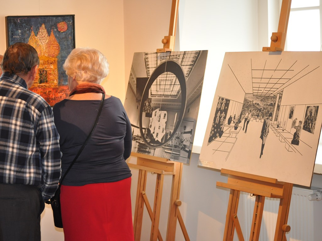 Wystawa Jerzego Leontiewa w łowickim muzeum. Sztuka czysta. Sztuka użytkowa