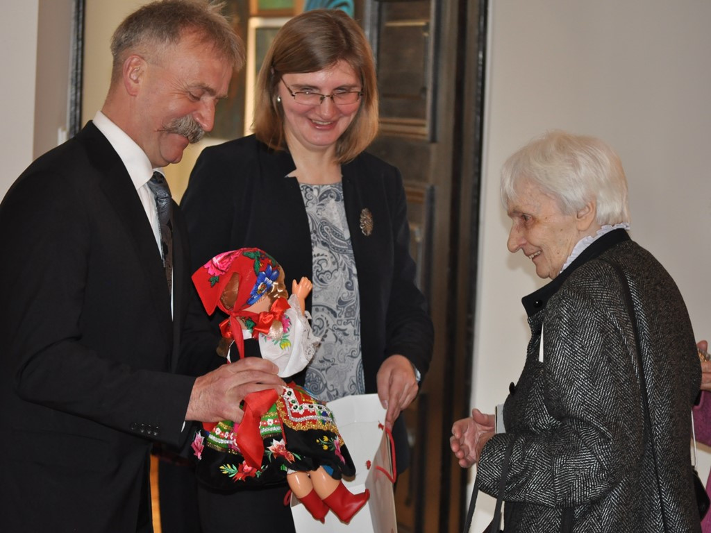Wystawa Jerzego Leontiewa w łowickim muzeum. Sztuka czysta. Sztuka użytkowa