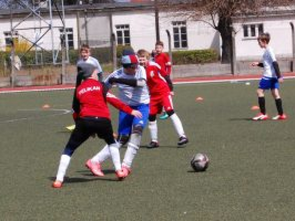 Trzynaście szczęśliwych trafień zaliczył Pelikan-2005