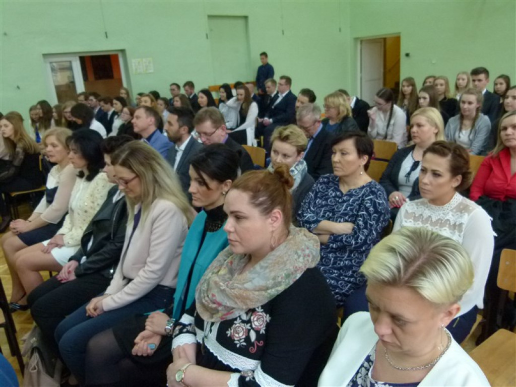 Trzecioklasiści odebrali świadectwa