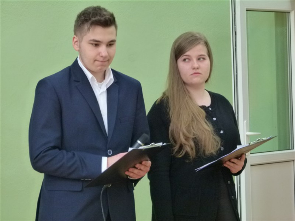Trzecioklasiści odebrali świadectwa