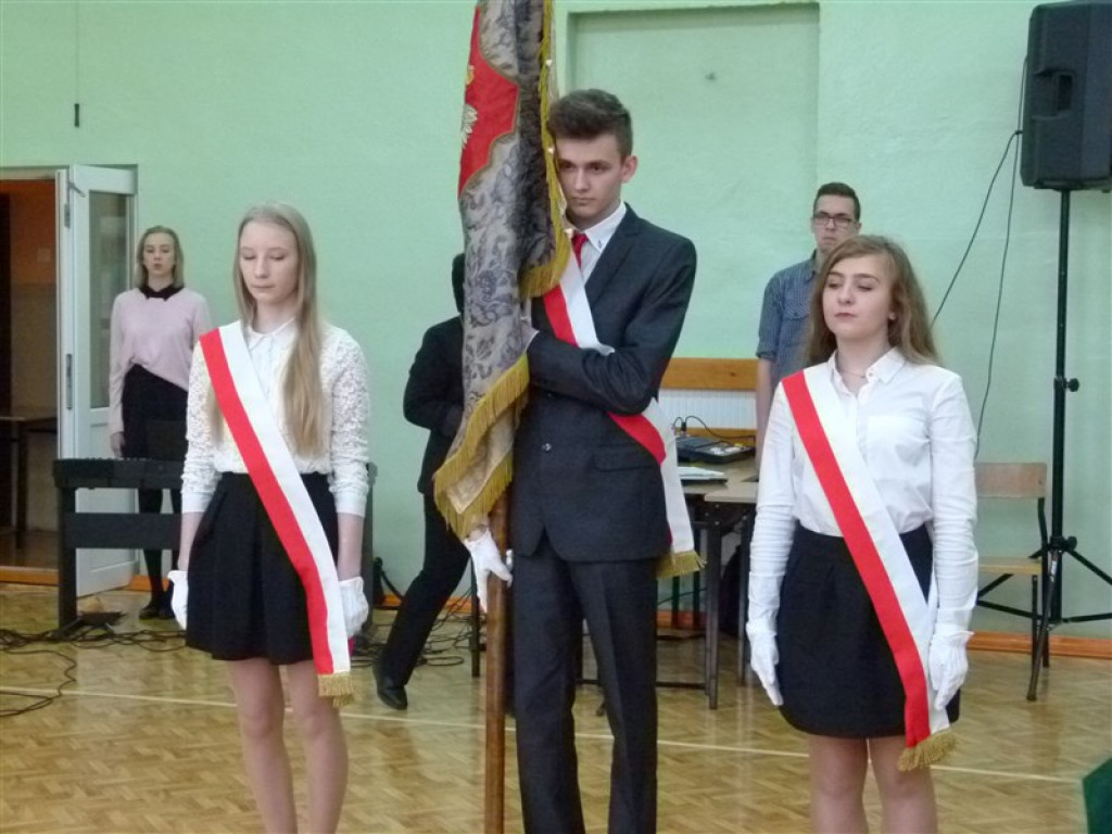 Trzecioklasiści odebrali świadectwa