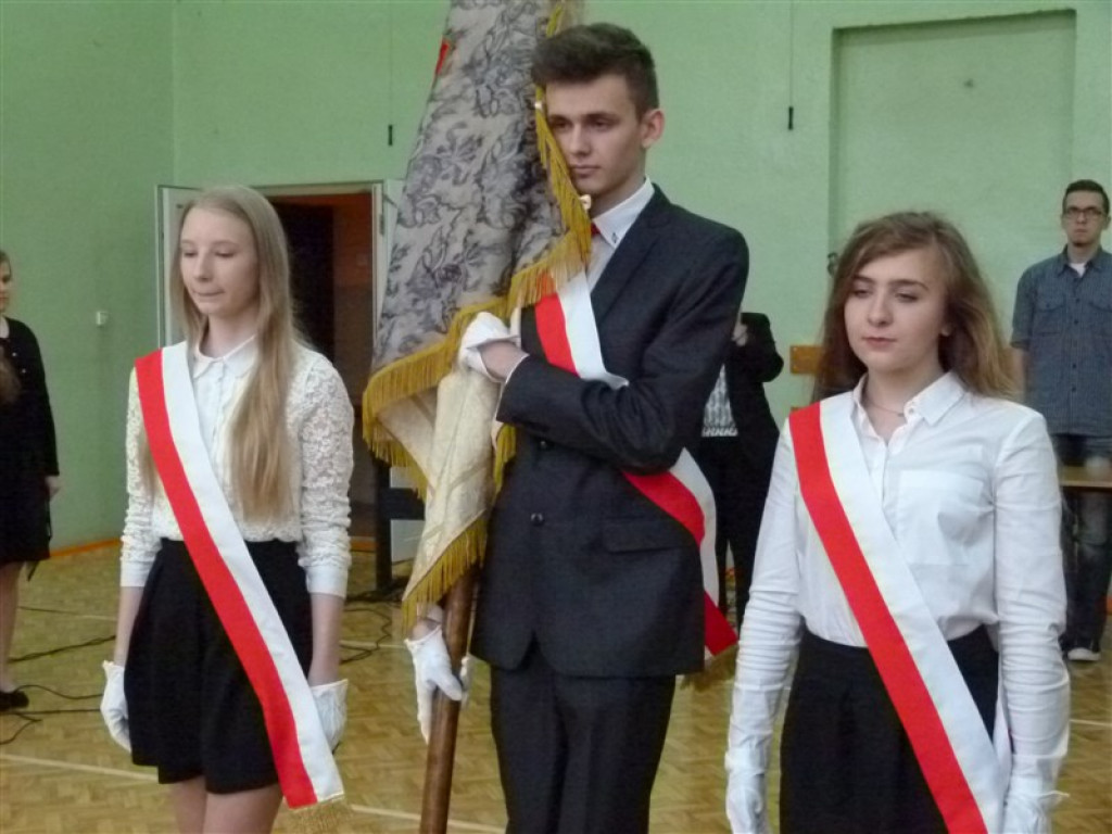 Trzecioklasiści odebrali świadectwa