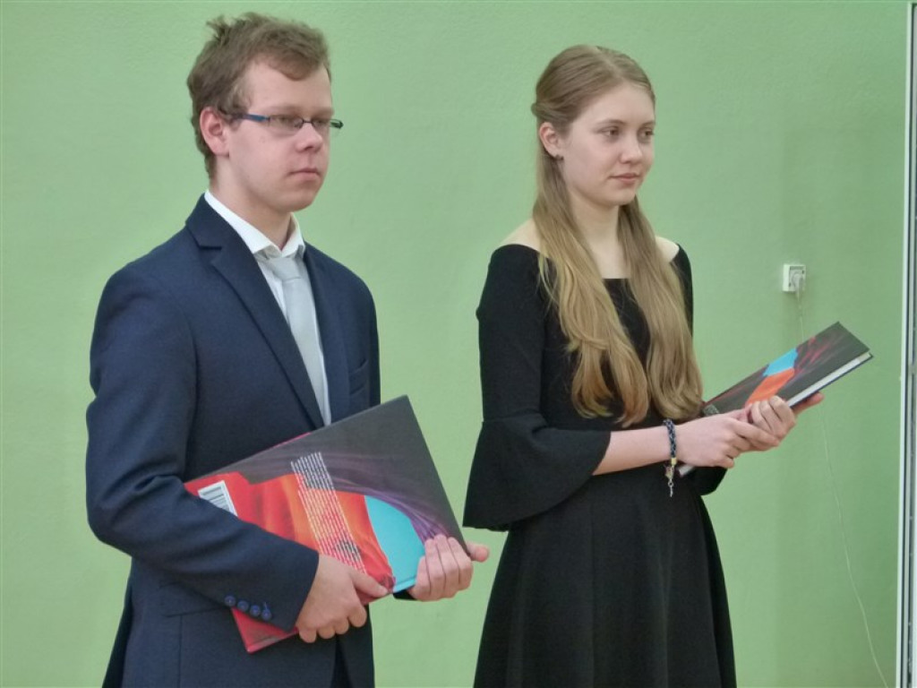 Trzecioklasiści odebrali świadectwa