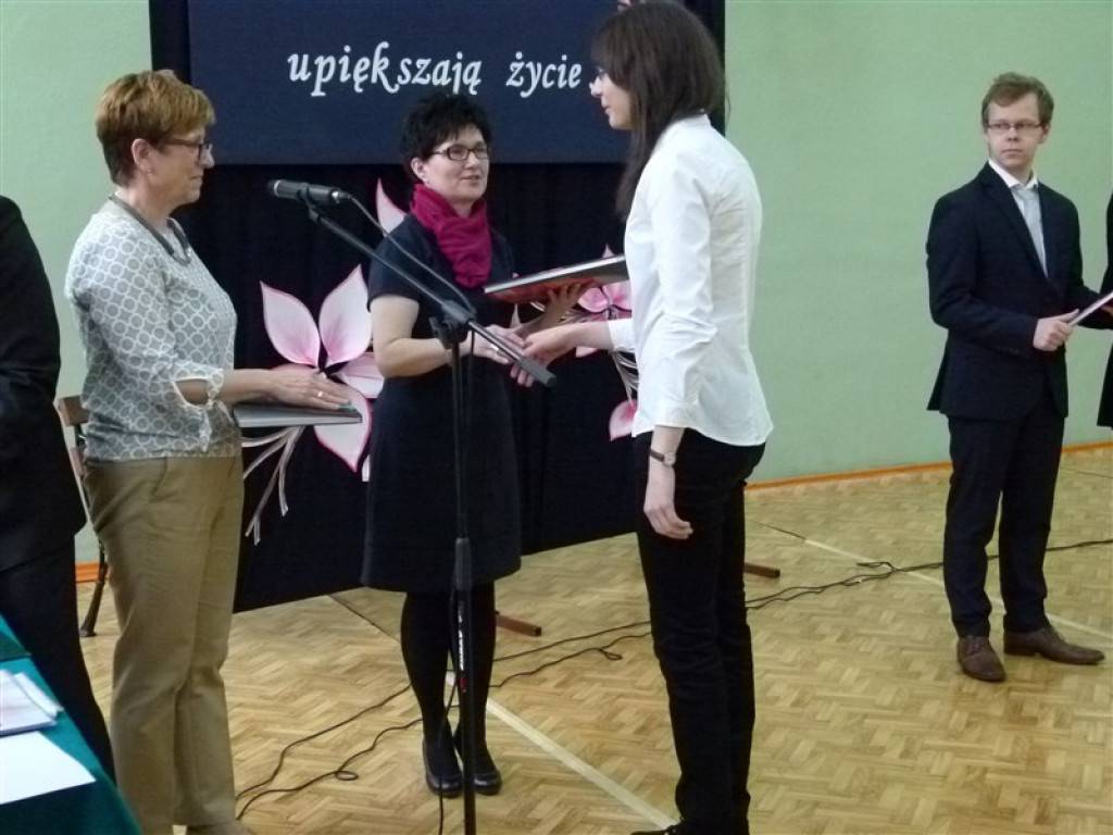 Trzecioklasiści odebrali świadectwa