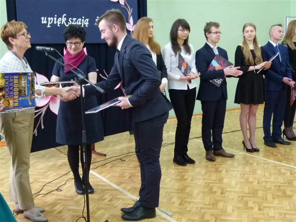 Trzecioklasiści odebrali świadectwa