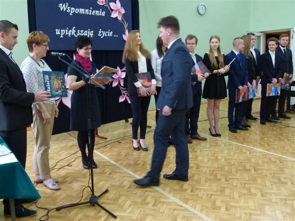 Trzecioklasiści odebrali świadectwa