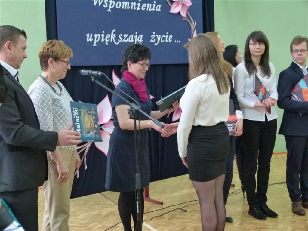 Trzecioklasiści odebrali świadectwa