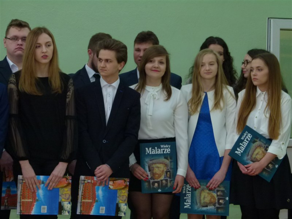 Trzecioklasiści odebrali świadectwa
