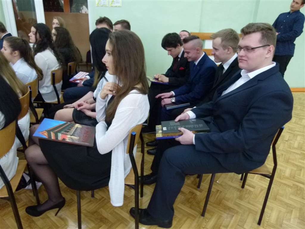 Trzecioklasiści odebrali świadectwa