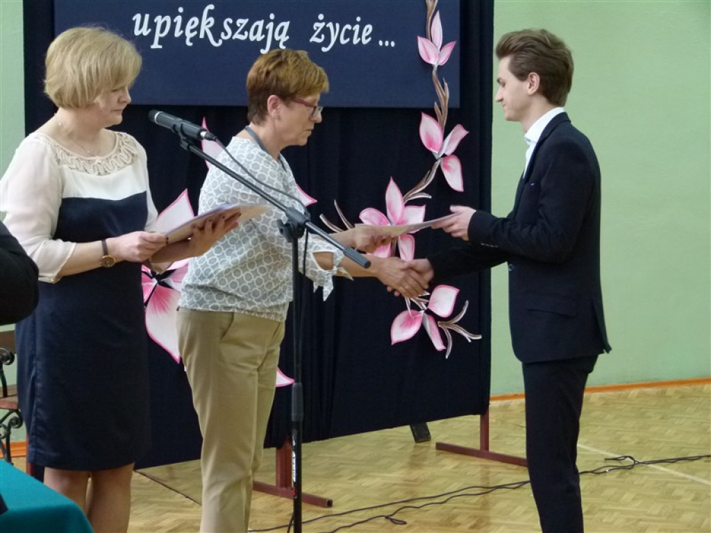 Trzecioklasiści odebrali świadectwa