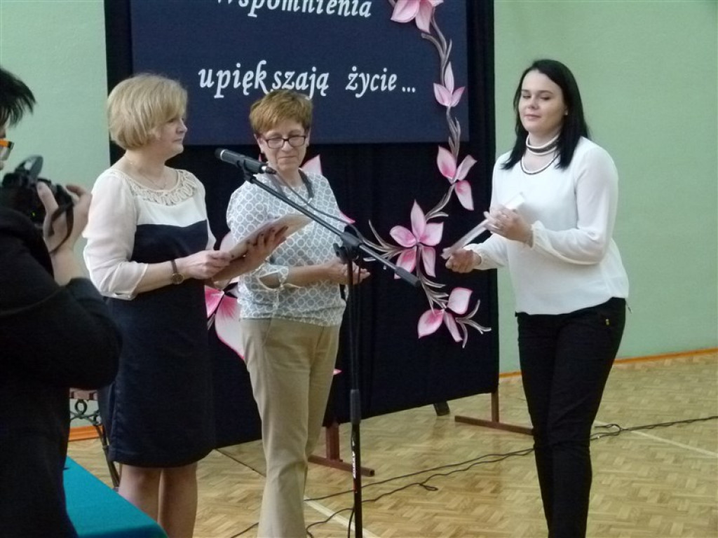 Trzecioklasiści odebrali świadectwa