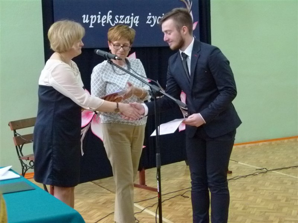 Trzecioklasiści odebrali świadectwa