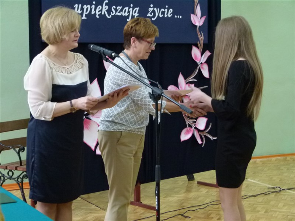 Trzecioklasiści odebrali świadectwa
