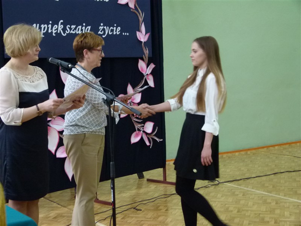 Trzecioklasiści odebrali świadectwa