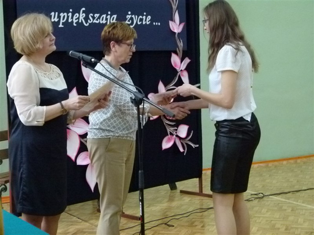 Trzecioklasiści odebrali świadectwa
