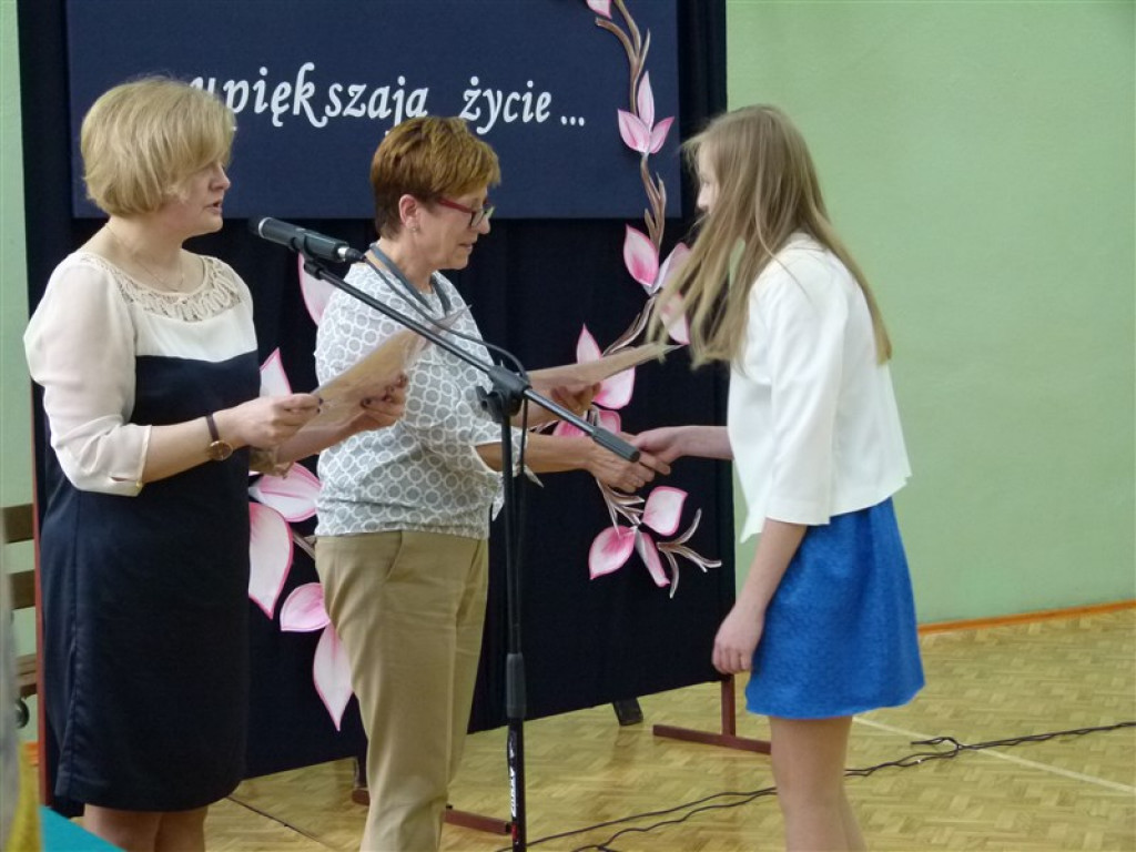 Trzecioklasiści odebrali świadectwa