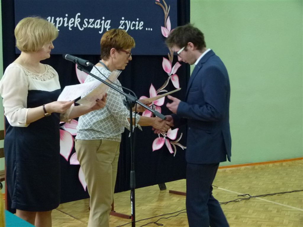 Trzecioklasiści odebrali świadectwa