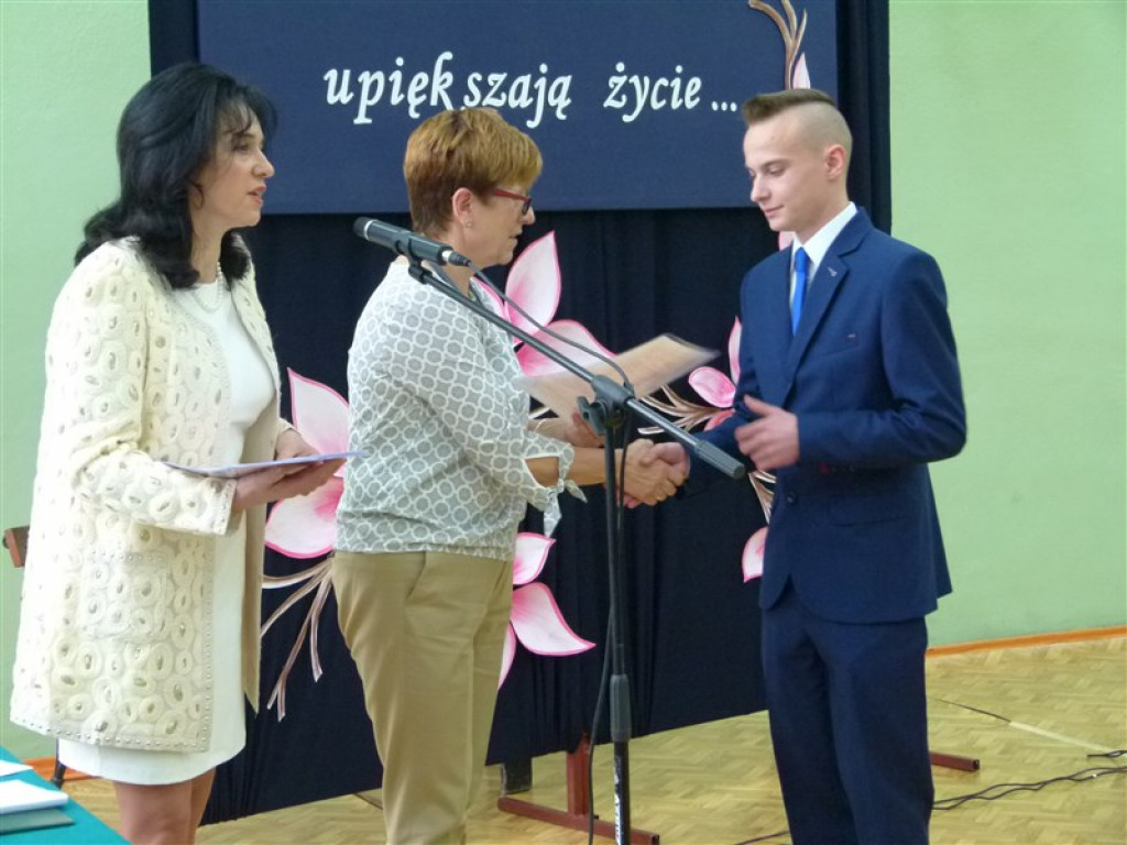 Trzecioklasiści odebrali świadectwa