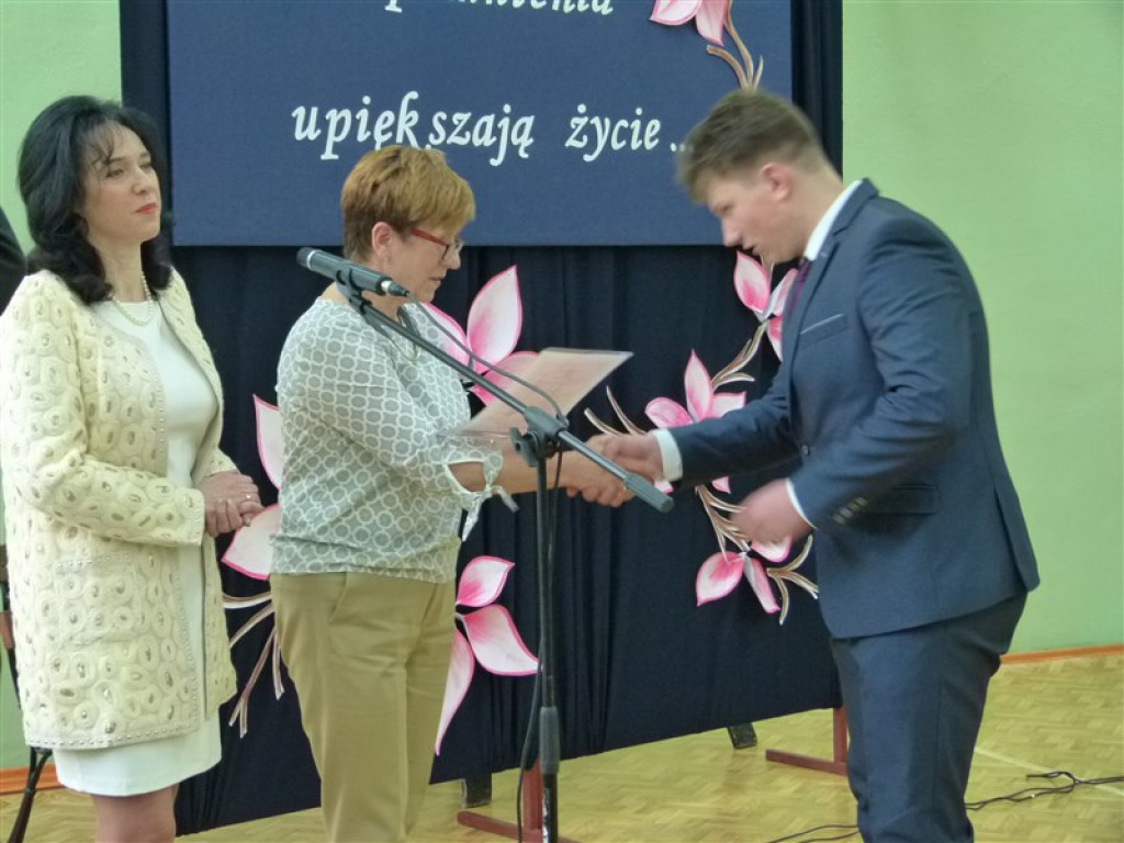Trzecioklasiści odebrali świadectwa
