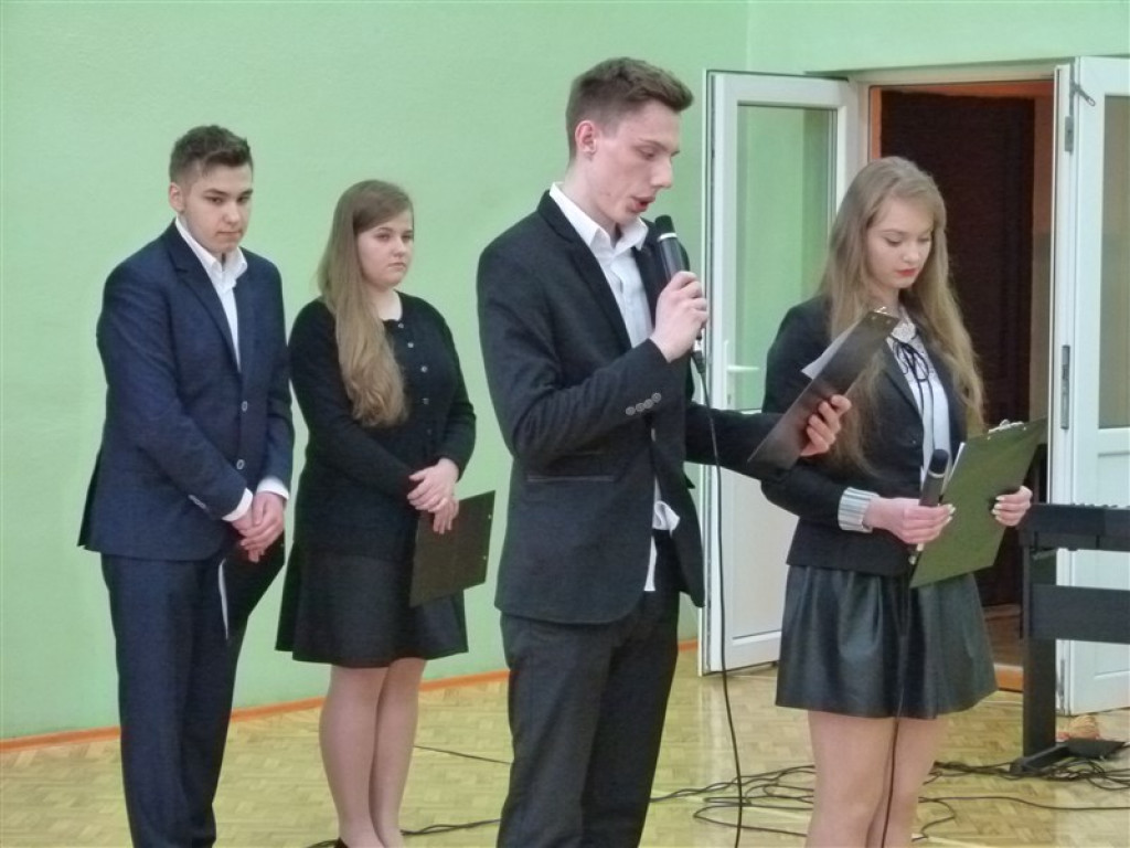 Trzecioklasiści odebrali świadectwa