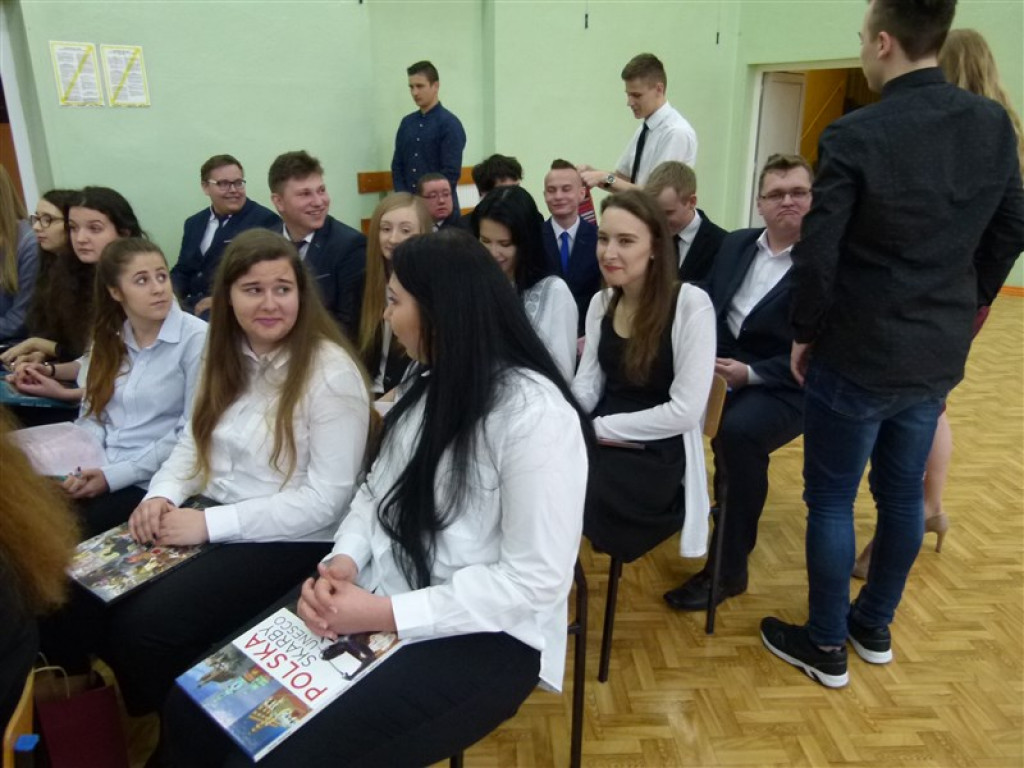 Trzecioklasiści odebrali świadectwa