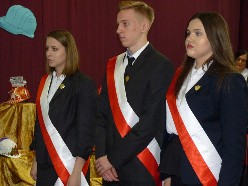 Maturzyści i dyrektor Skoneczna żegnali się z 