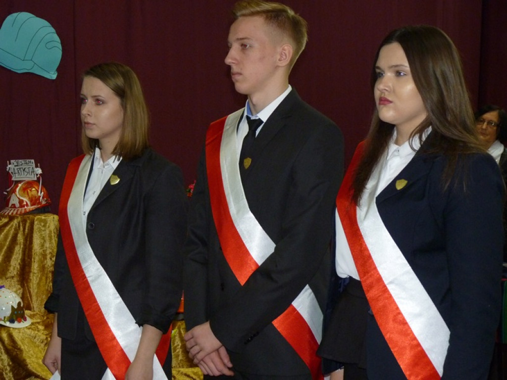 Maturzyści i dyrektor Skoneczna żegnali się z 