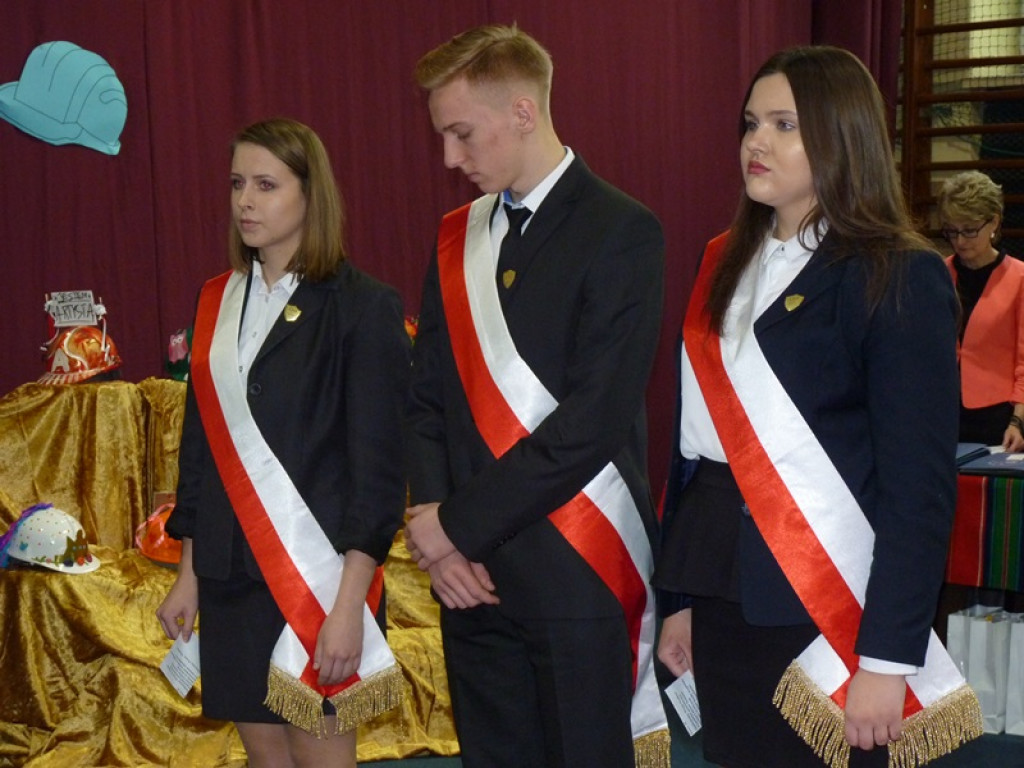 Maturzyści i dyrektor Skoneczna żegnali się z 
