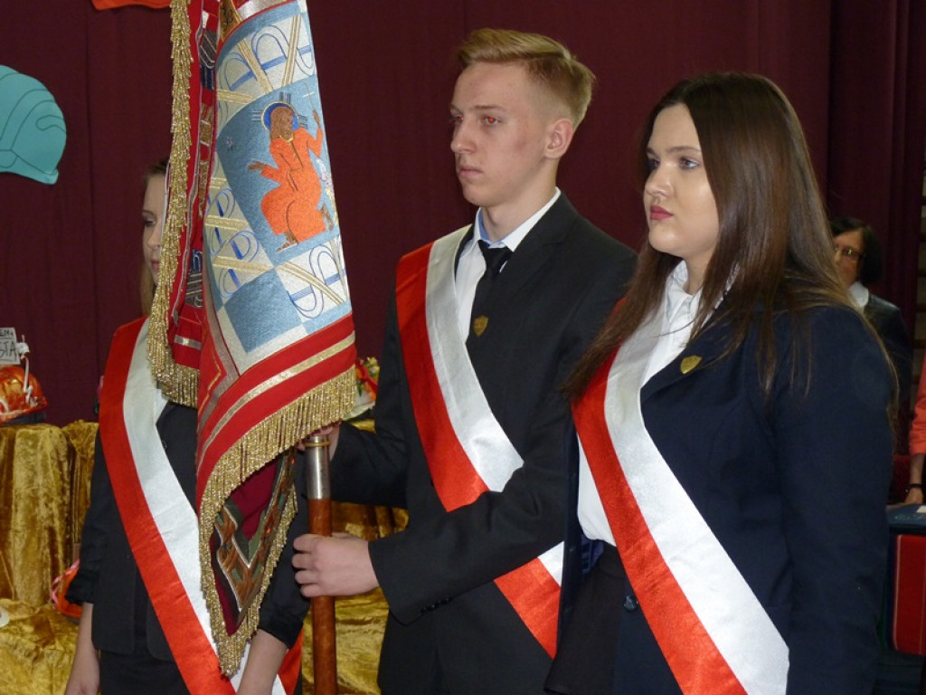 Maturzyści i dyrektor Skoneczna żegnali się z 