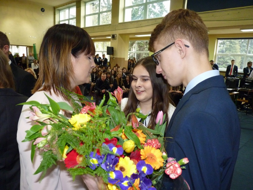 Maturzyści i dyrektor Skoneczna żegnali się z 