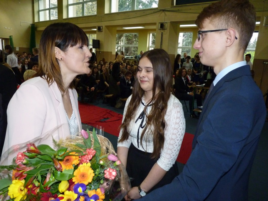 Maturzyści i dyrektor Skoneczna żegnali się z 