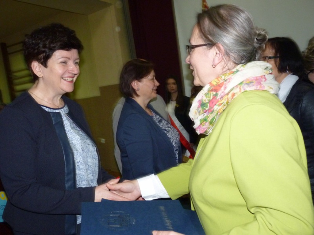 Maturzyści i dyrektor Skoneczna żegnali się z 