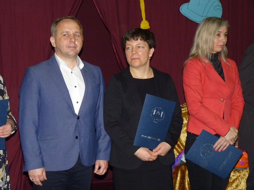 Maturzyści i dyrektor Skoneczna żegnali się z 