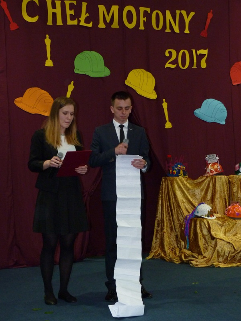 Maturzyści i dyrektor Skoneczna żegnali się z 