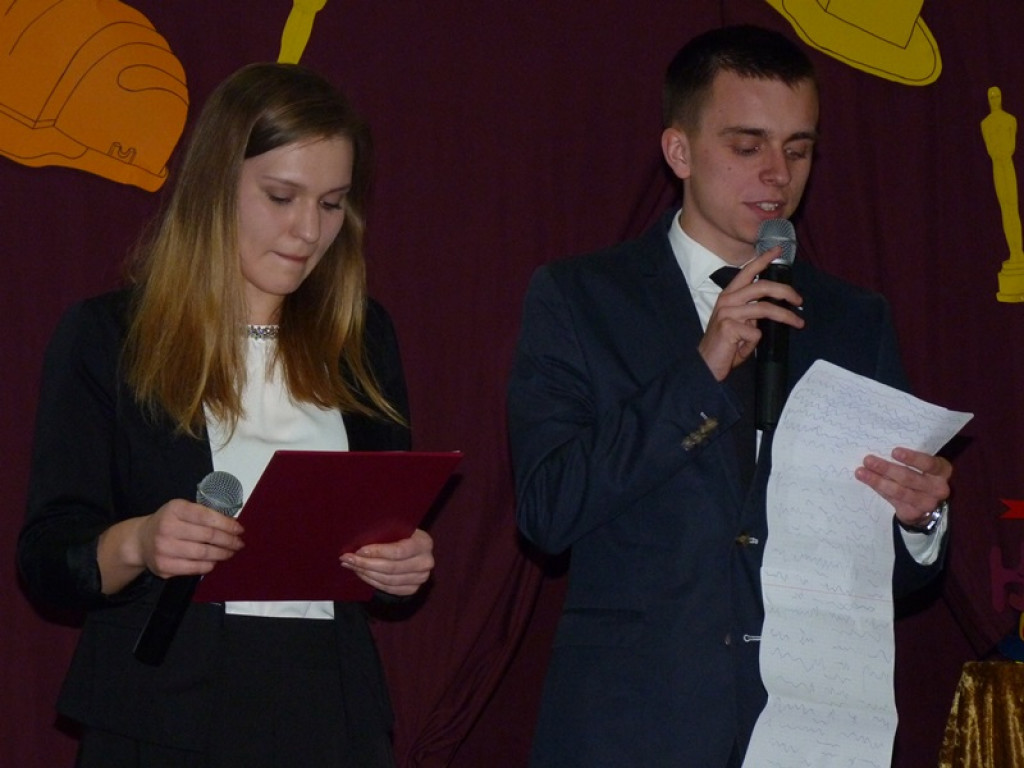 Maturzyści i dyrektor Skoneczna żegnali się z 
